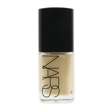 NARS Sheer Glow Foundation in Salzburg (Light 3.5) offers buildable, radiant coverage for a luminous complexion, ideal for dry skin.