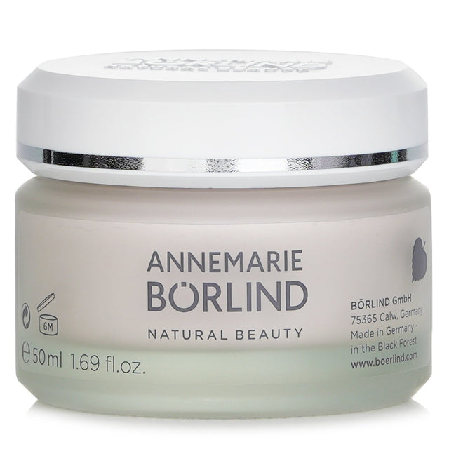 Rejuvenating night cream for normal to dry skin, combats aging, detoxifies, and provides intense moisture while you sleep.