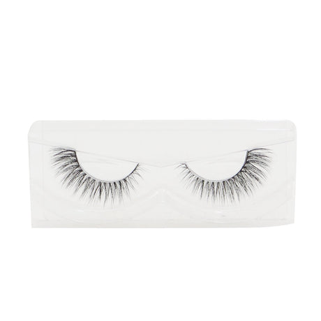 Medium/full volume lash pair with fluffy design, graduated length, and exclusive cotton band for comfort; cruelty-free silk.