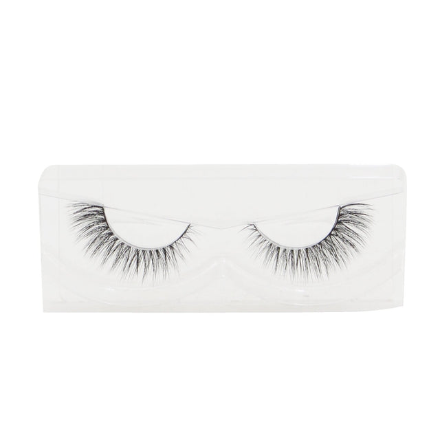 Medium/full volume lash pair with fluffy design, graduated length, and exclusive cotton band for comfort; cruelty-free silk.