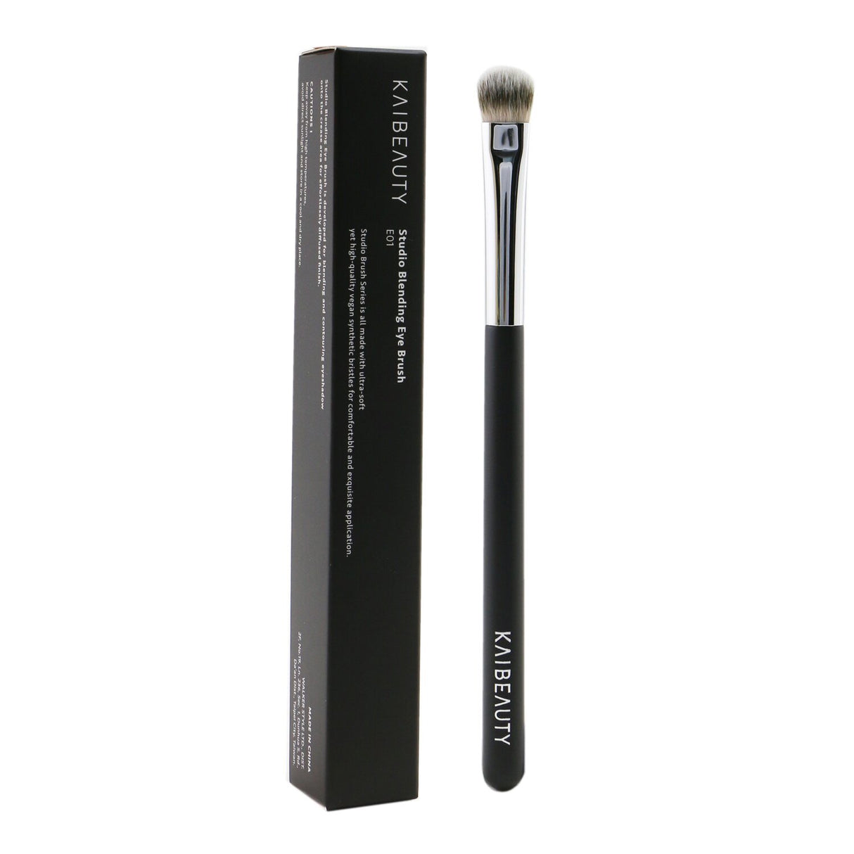 KAIBEAUTY Studio Blending Eye Brush (E01) with ultra-soft vegan bristles for effortless eye shadow blending and precise application.