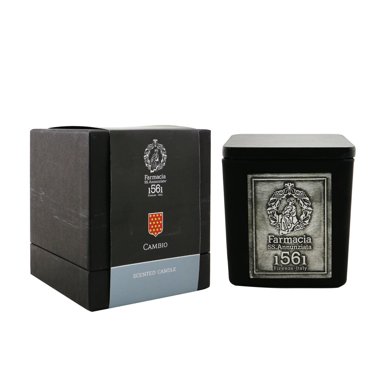 Handcrafted Italian scented candle Cambio in elegant glass vase, features wood wick and soothing fragrance for a cozy atmosphere.