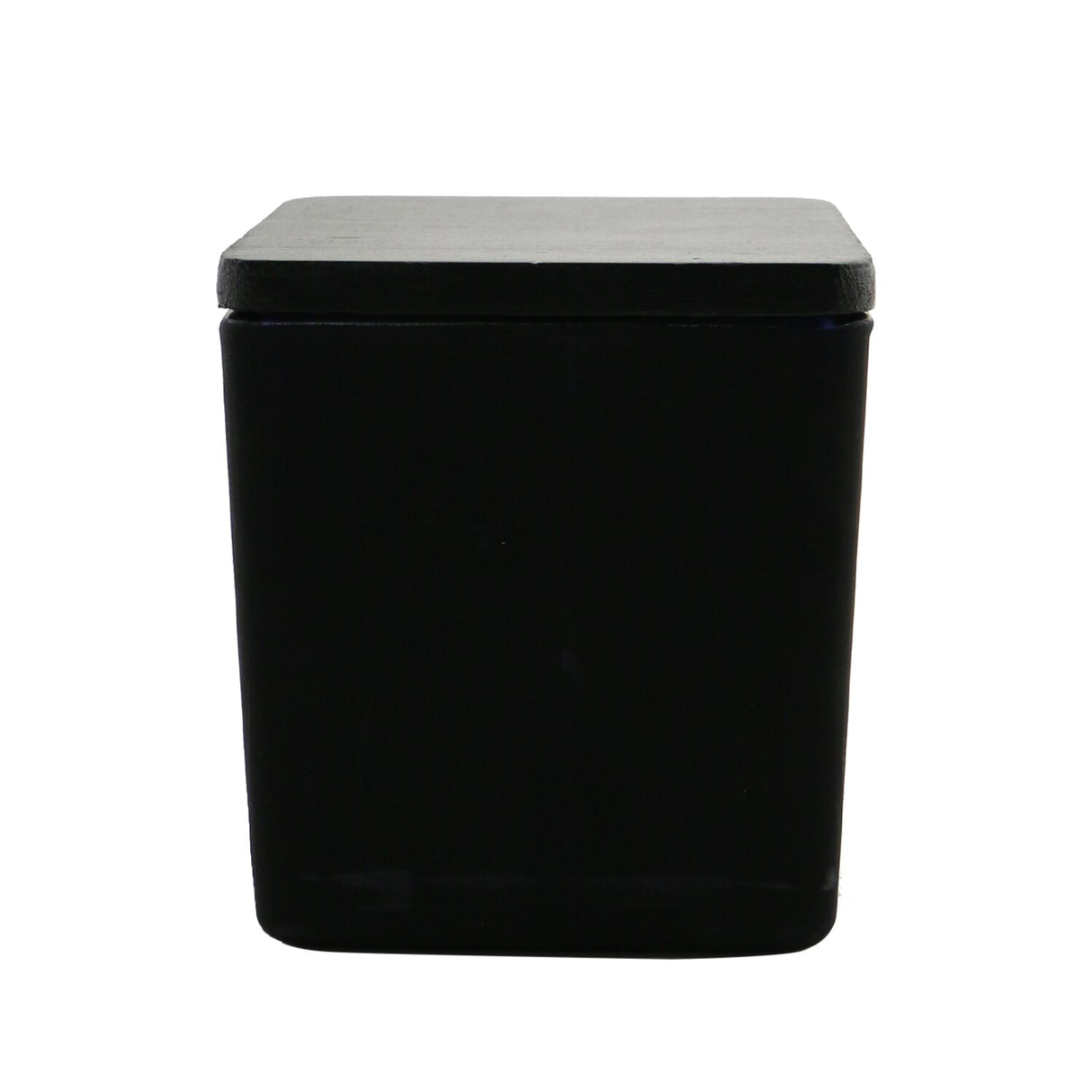 Luxurious 190g scented candle in elegant glass, handmade in Italy, creates a cozy atmosphere with a delicate fragrance.