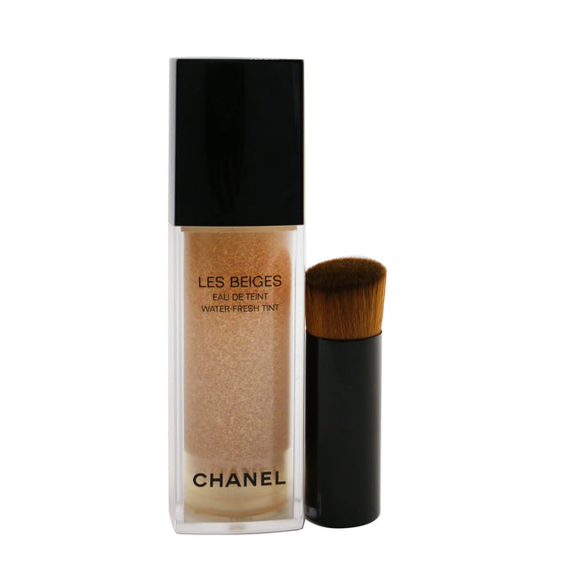 Chanel Les Beiges Water Fresh Tint #Light: a hydrating tinted moisturizer with a luminous, natural finish and ergonomic brush.