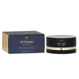 Cle De Peau Translucent Loose Powder N in #1 Light enhances skin glow with a luminous finish and long-lasting makeup wear.