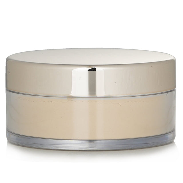 Clarins Ever Matte Loose Powder #01 Universal Light, 15g, offers a mattifying finish with bamboo powder and hydrating peach milk.