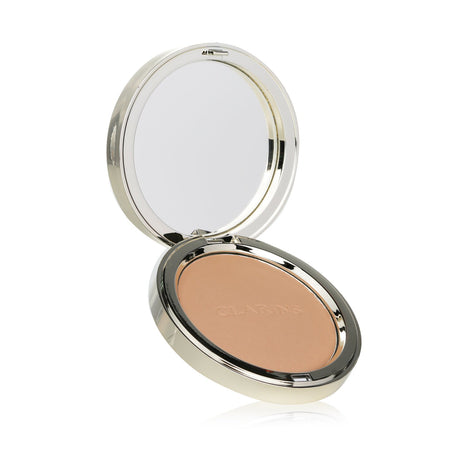 Clarins Ever Matte Compact Powder #04 Medium, a silky 10g powder for a flawless matte finish and shine control, ideal for all skin types.