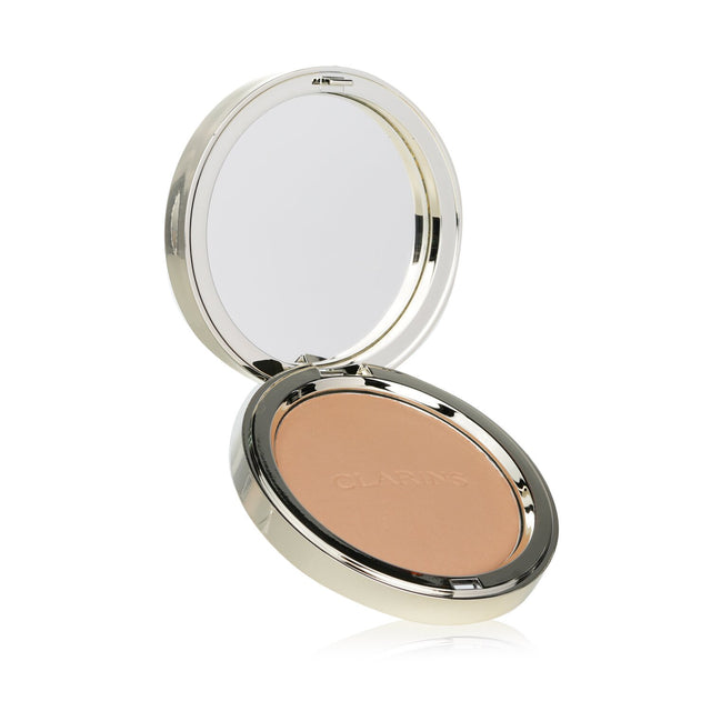 Clarins Ever Matte Compact Powder #04 Medium, a silky 10g powder for a flawless matte finish and shine control, ideal for all skin types.