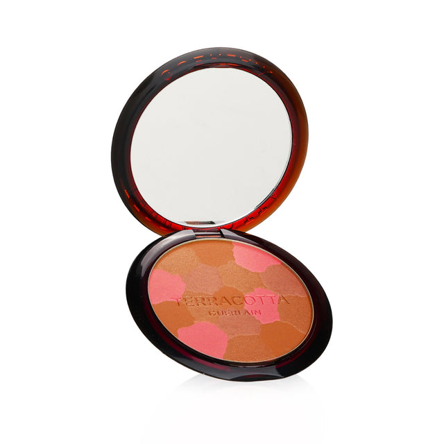 Lightweight bronzer in #04 Deep Cool, enhances natural glow with 96% natural ingredients for a sun-kissed finish.