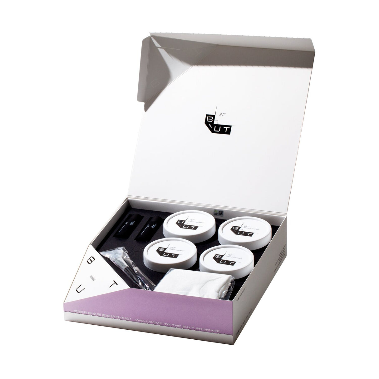 Transformative set of 4 brightening masks with Tahitian Black Pearl and Japanese Mulberry for clearer, luminous skin.