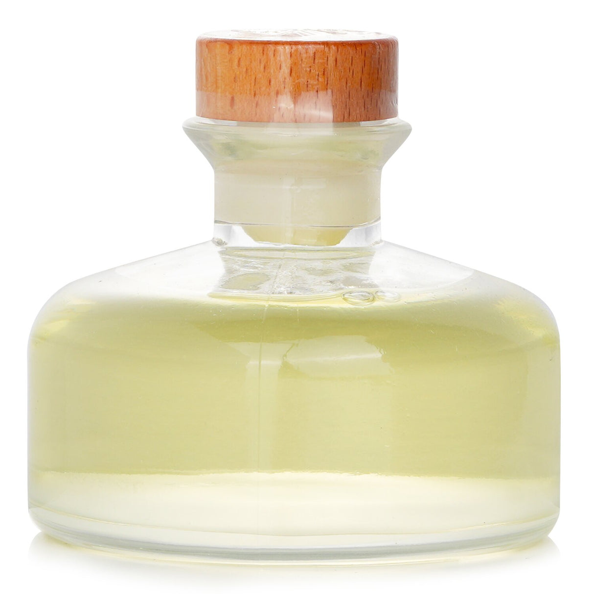 Luxurious 180ml reed diffuser with captivating scent and natural essential oils for an enchanting ambiance.