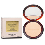 Guerlain Terracotta Luminizer in #00 Cool Ivory is a shimmering powder for a natural radiant glow with moisturizing Argan oil.