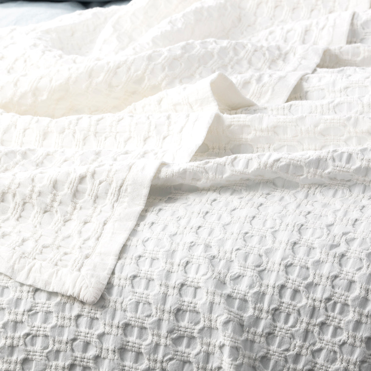 Renee Taylor Lexico Cotton Waffle Blankets Queen/King White