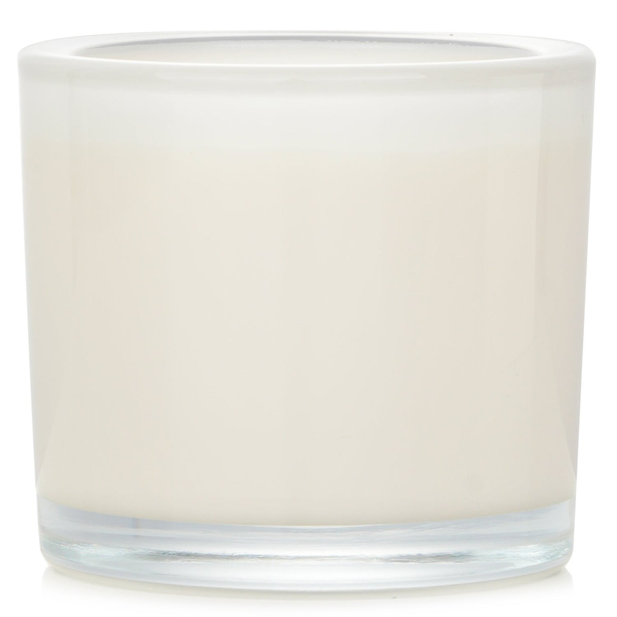 Acca Kappa scented candle featuring blooming tuberose and vanilla, hand-poured, 180g, perfect for a cozy ambiance.