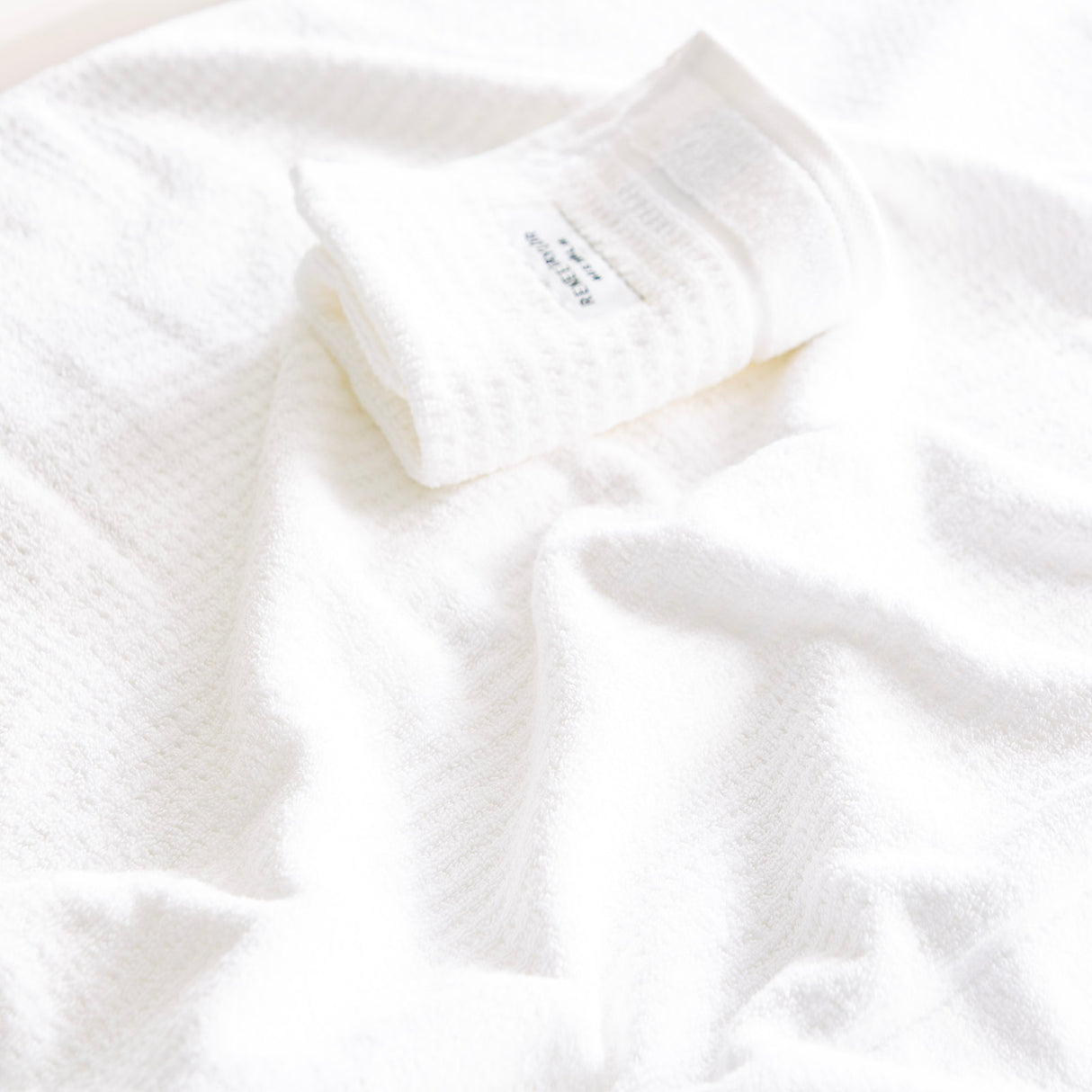 Renee Taylor Cambridge 650 GSM Textured 5 Piece pack Snow