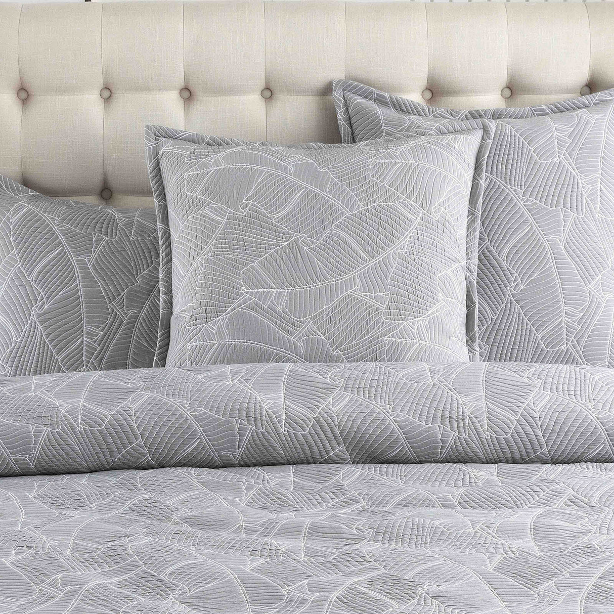 Renee Taylor Bengali Jacquard Quilt cover Set Queen Silver