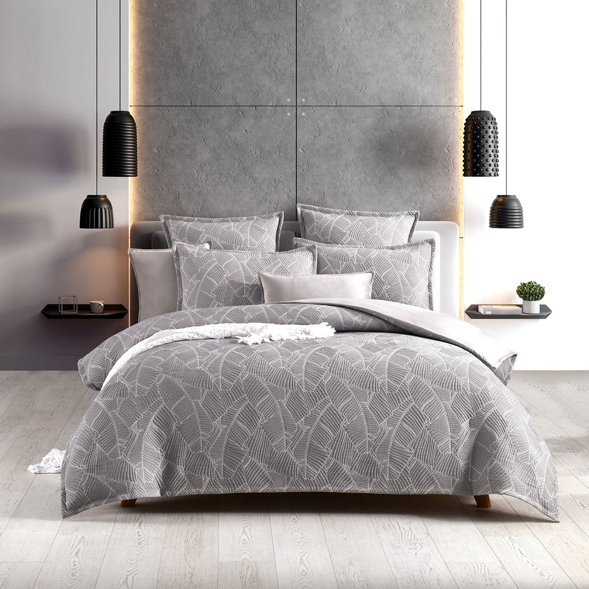 Renee Taylor Bengali Jacquard Quilt / Duvet cover Set Super King Silver