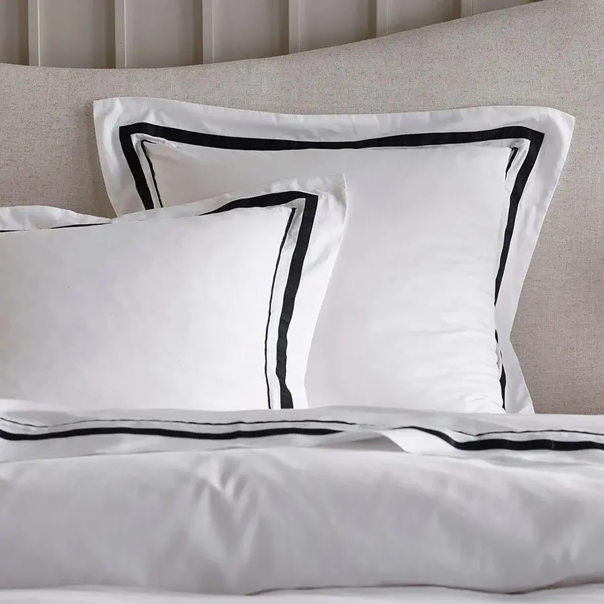 Renee Taylor Cloud 1000 TC Egyptian Cotton Quilt Cover Set Queen White Charcoal