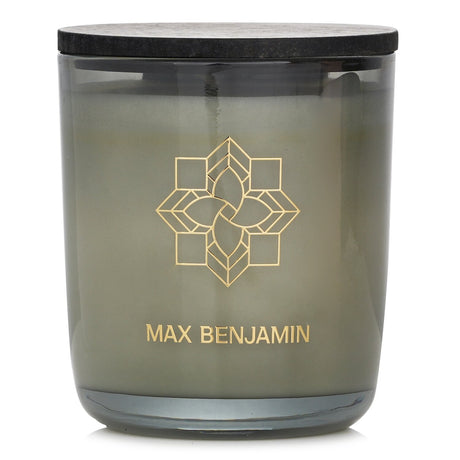 Natural wax candle with floral notes of lavender and citrus, hand-poured, 210g, offering 50 hours of soot-free burn.