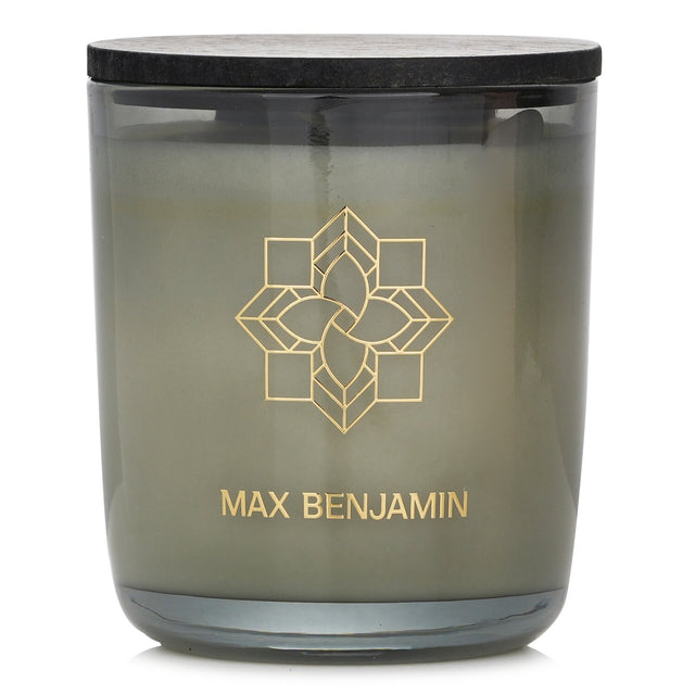 Natural wax candle with floral notes of lavender and citrus, hand-poured, 210g, offering 50 hours of soot-free burn.