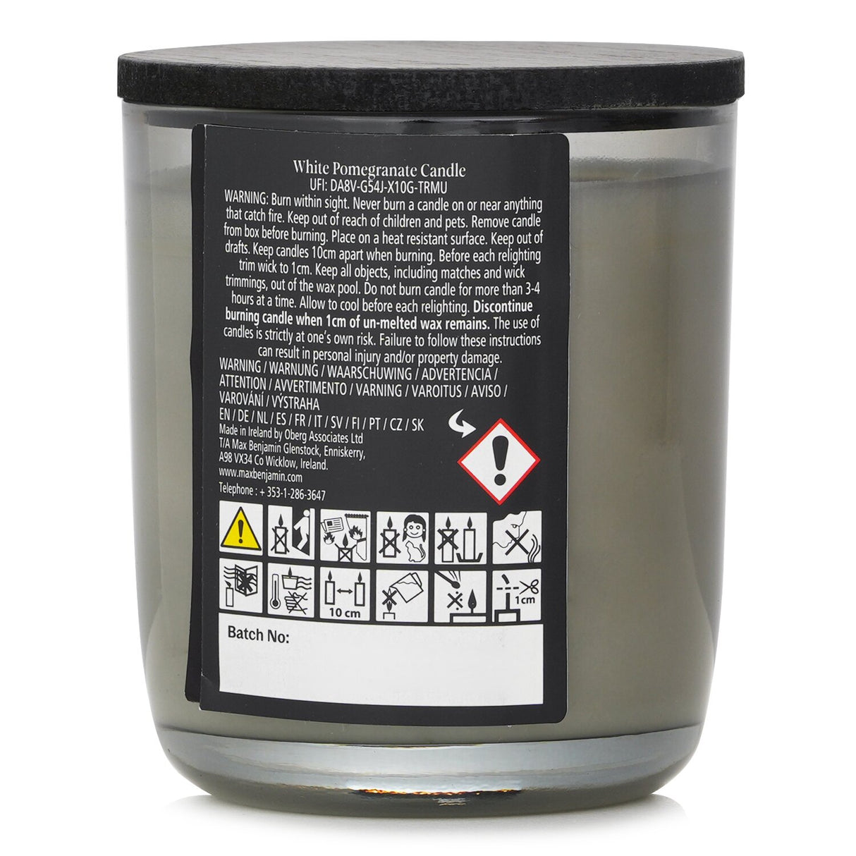 Natural wax candle in a white pomegranate scent, capturing the essence of Verona with floral and fruity notes.