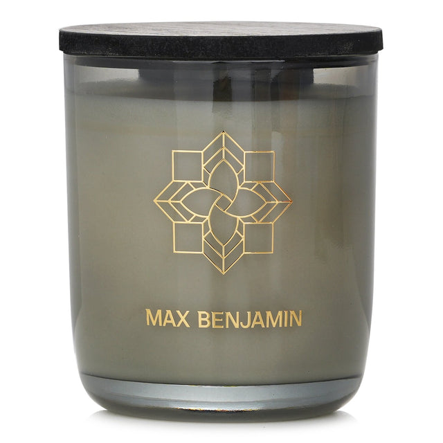 Max Benjamin White Pomegranate Candle: 210g natural wax with notes of pomegranate, rosebud, lily, and vanilla for a serene ambiance.