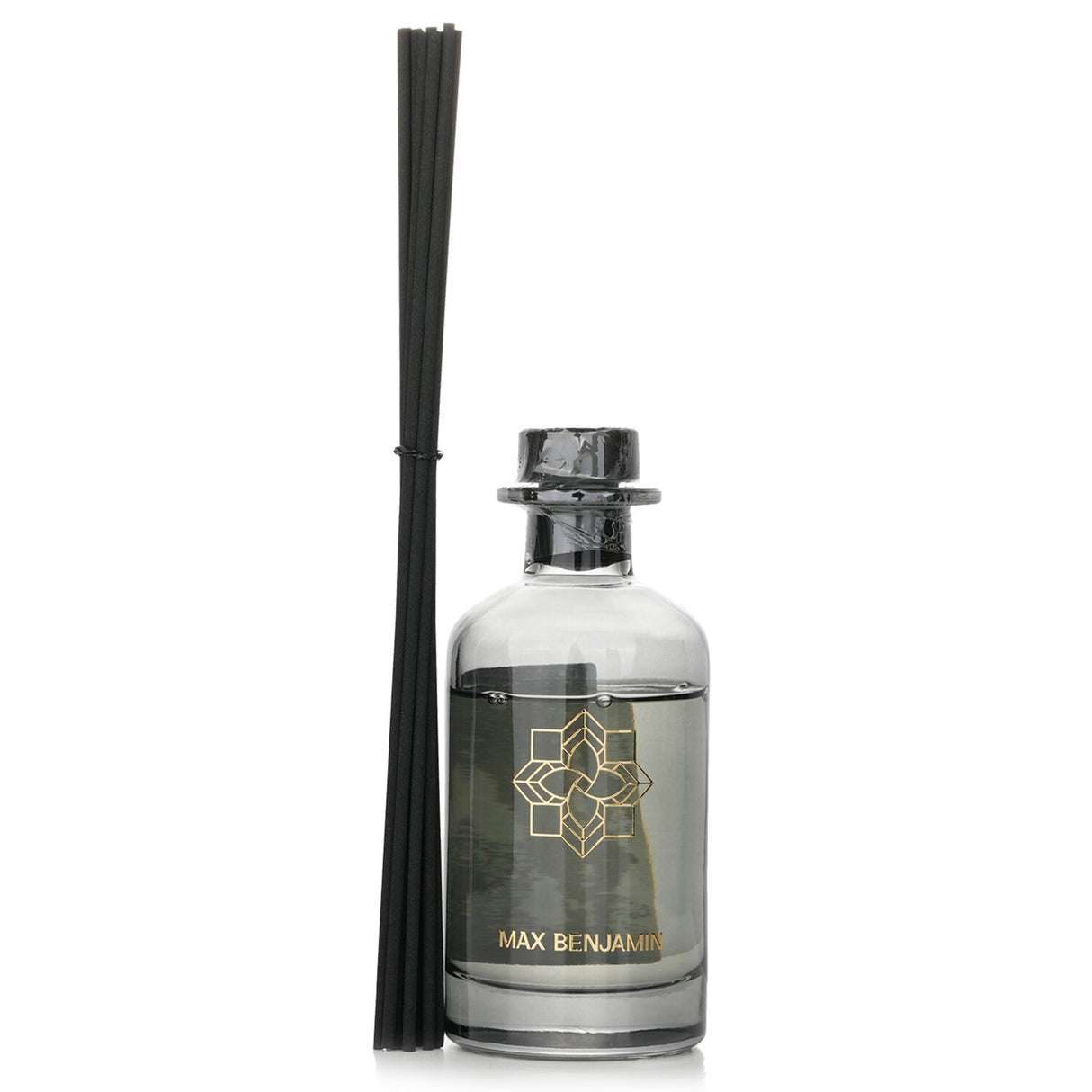 Luxurious 150ml White Pomegranate diffuser with scents of fresh pomegranate, rosebud, lily, and vanilla for an inviting ambiance.