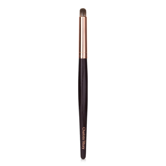 Charlotte Tilbury Eye Smudger Brush with soft bristles for precise application, perfect for smoky eyes and blending.