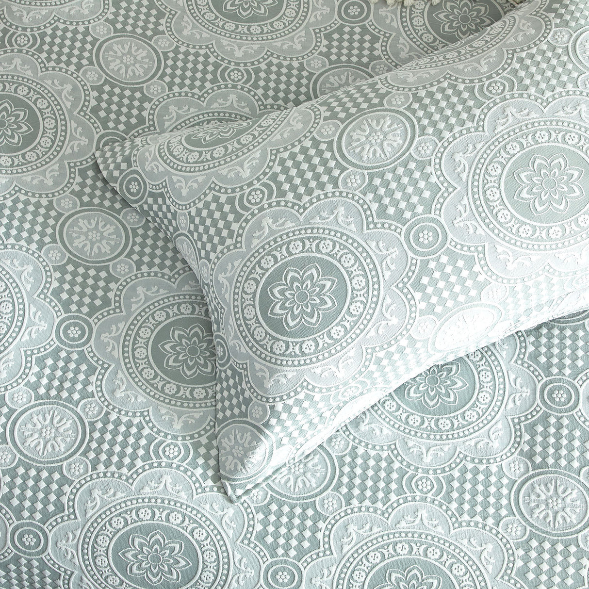 Renee Taylor Rizz Jacquard Quilt / Duvet Cover Set Queen Sage