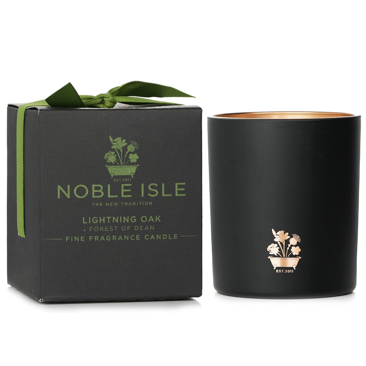 A 200g luxury candle featuring captivating scents of smoked oak and fresh moss for a cozy atmosphere.