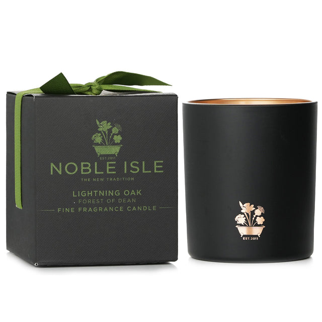 A 200g luxury candle featuring captivating scents of smoked oak and fresh moss for a cozy atmosphere.