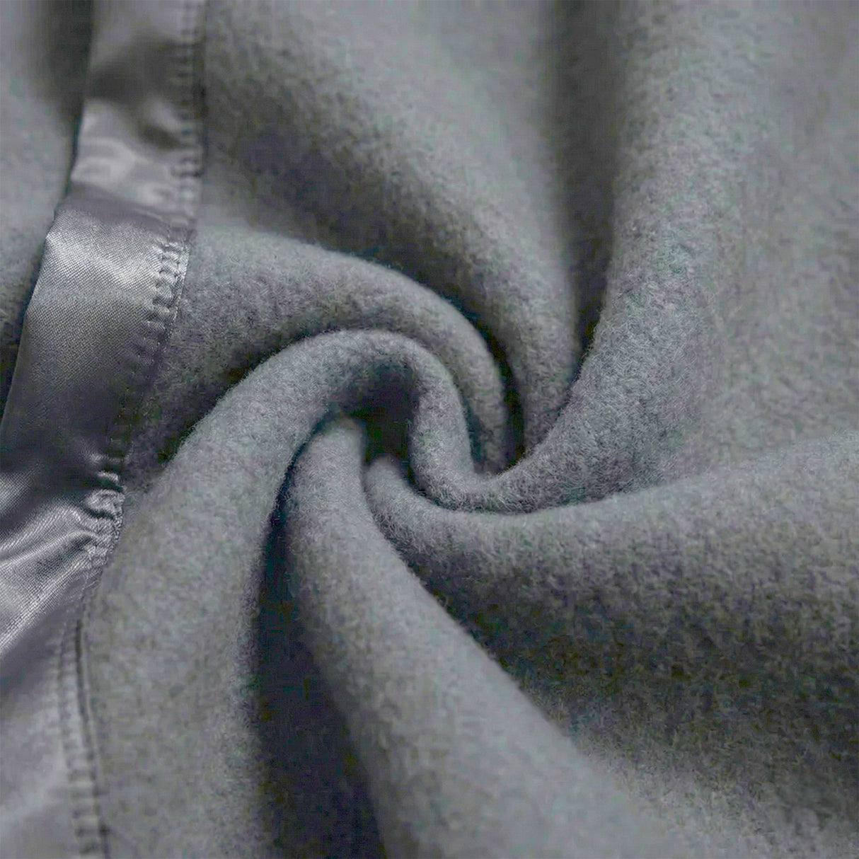 Renee Taylor Australian 400 GSM Merino Wool Blanket Super King Magnet