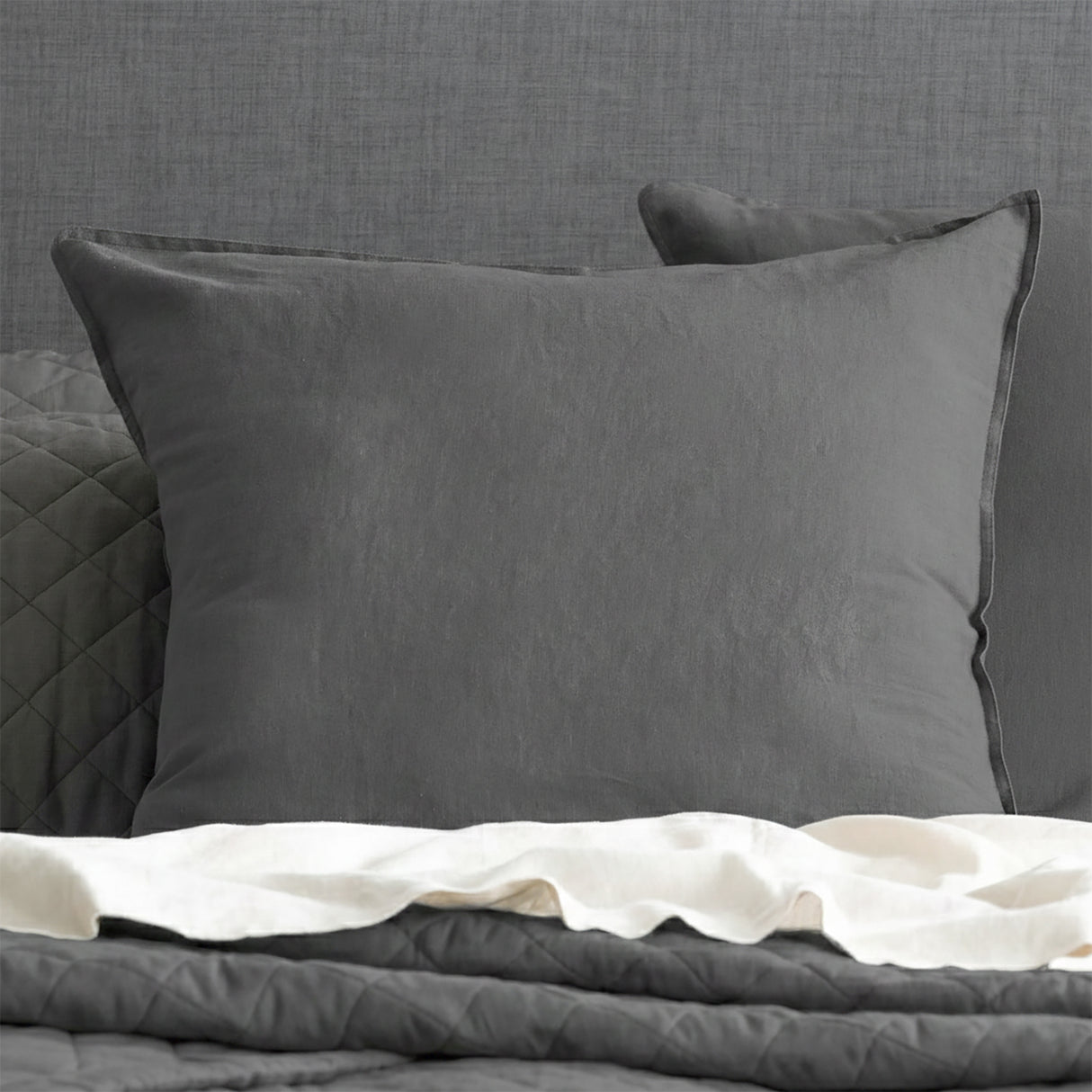 Renee Taylor Washed Linen Cotton Quilt Cover Set Double Magnet