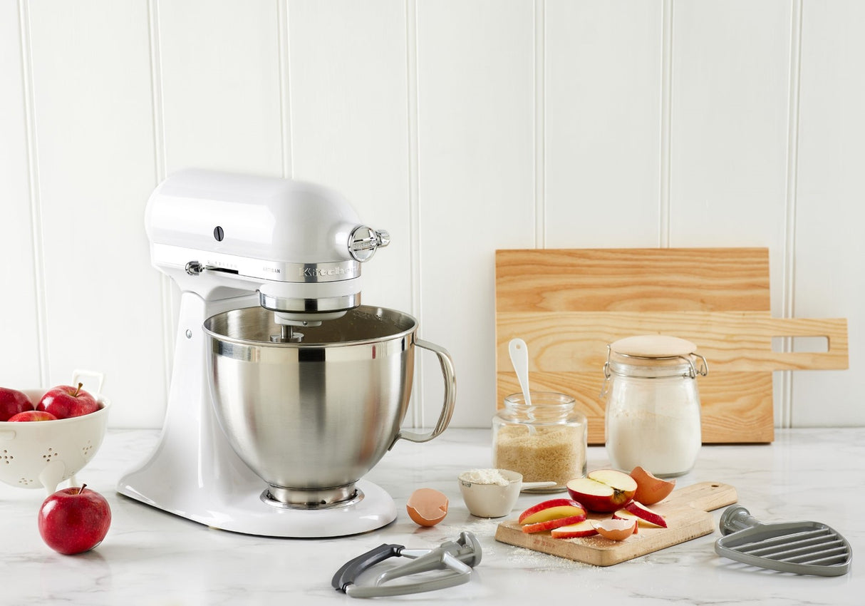 Artisan Tilt Head Stand Mixer KSM195 in gloss white, featuring 4.7L capacity, 10 speeds, and 5 accessories for versatile baking.