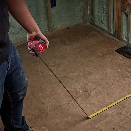 Compact Milwaukee Tape Measure (8m) featuring advanced durability, reinforced frame, optimized hook, and lanyard-ready design.