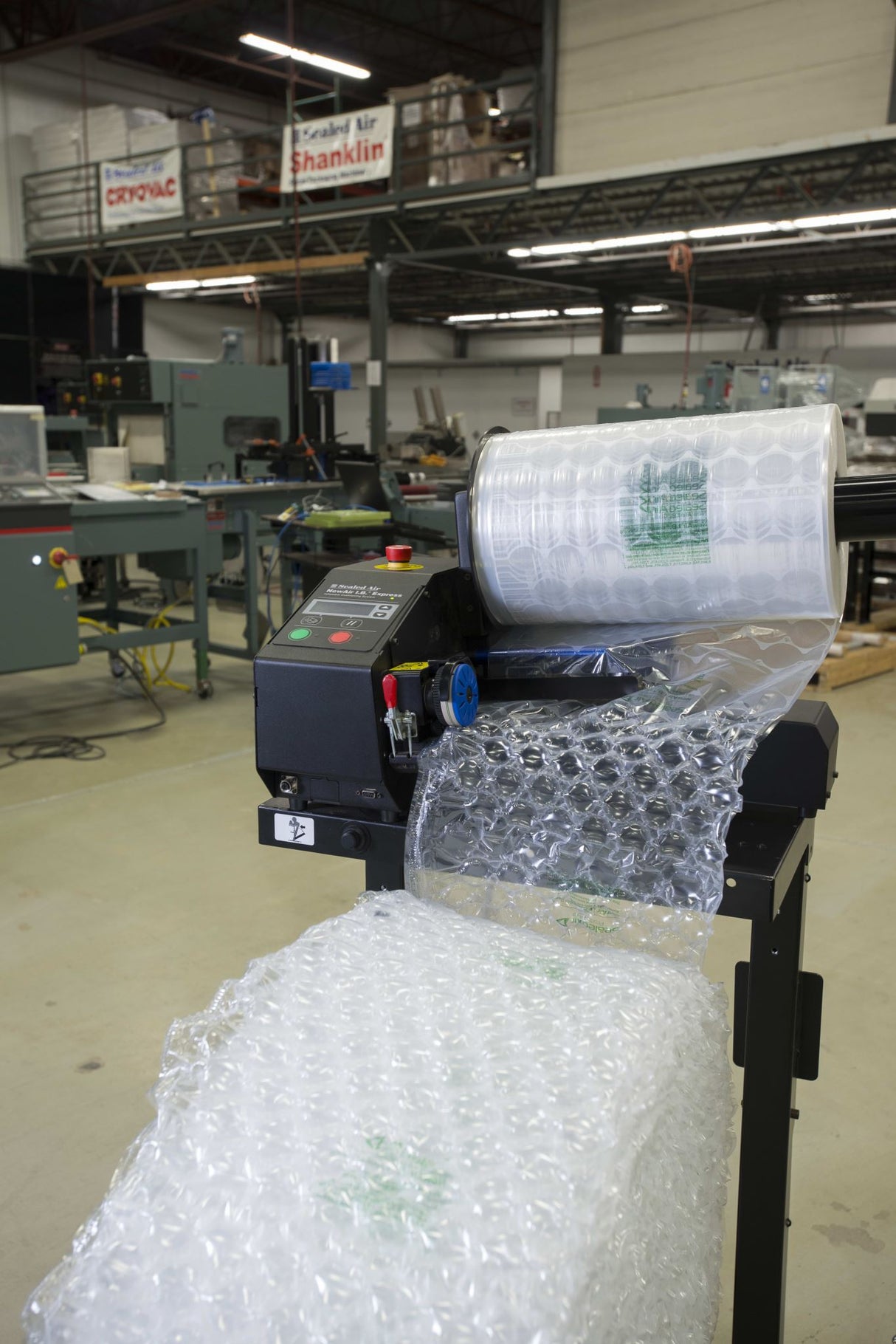 Inflatable Bubble Wrap - Bubble Size 16" 406mm x 610m (Roll)
