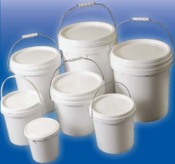 White plastic lid for 10-litre pails, 20-pack, ensuring airtight seal for versatile storage and freshness.