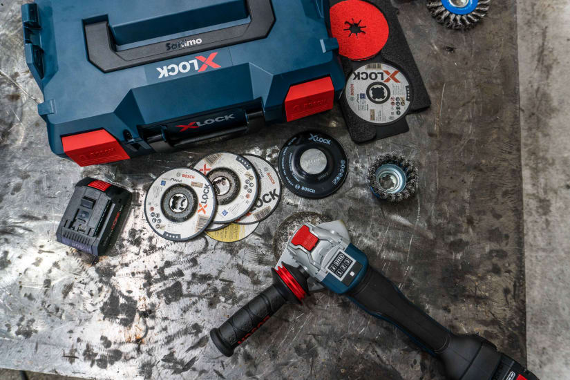 125mm Bosch X-Lock fibre disc with durable vulcanised backing, ideal for precision grinding on metal surfaces.