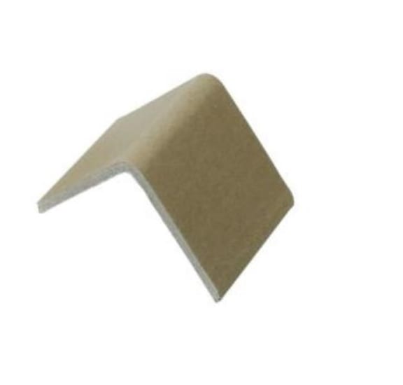 Durable 60x60x6mm edge protectors for pallets, stabilizing loads and preventing damage during storage and transport.