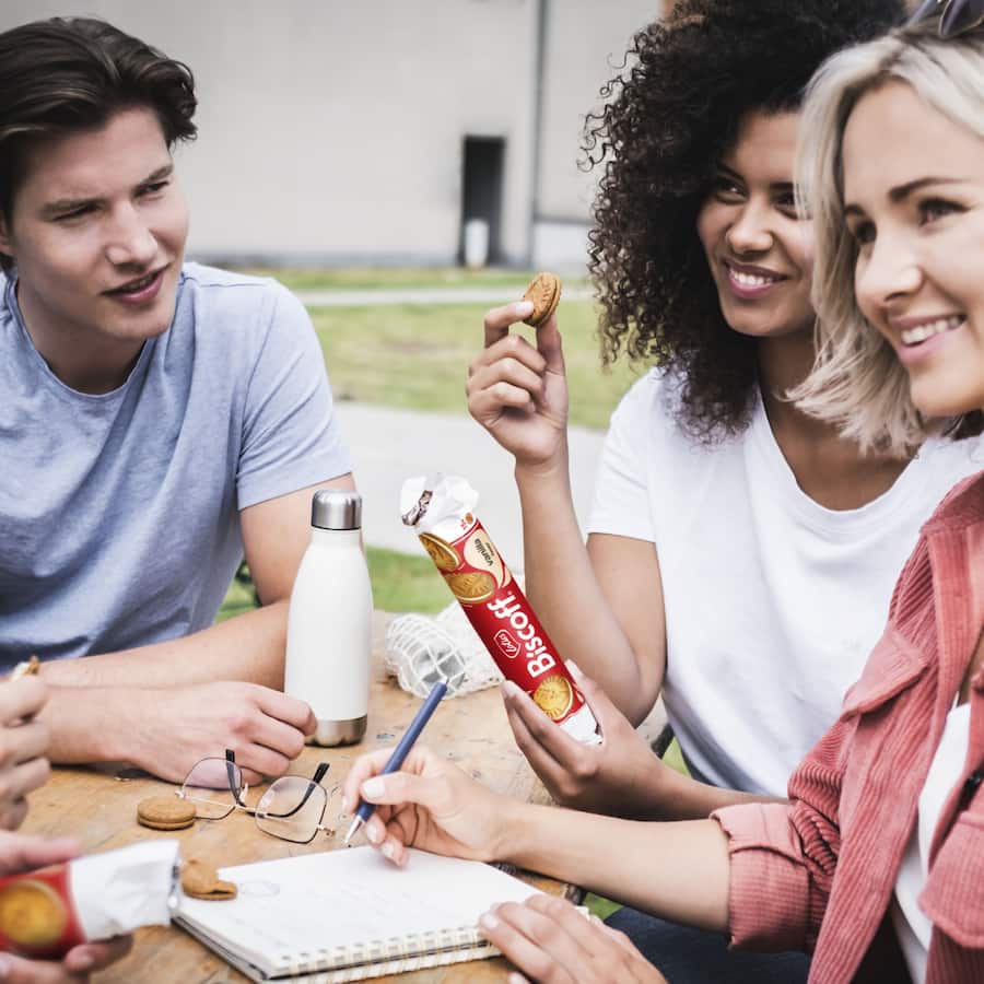 Lotus Biscoff Creme Filled Biscuits Vanilla Cream - 110g