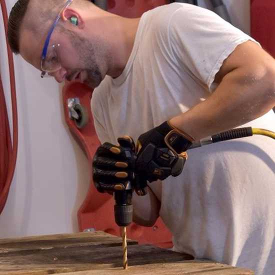 Campbell Hausfeld Air Drill GSD-3/8" with keyless chuck, 30 ft-lbs torque, 2000 RPM for versatile drilling and driving tasks.