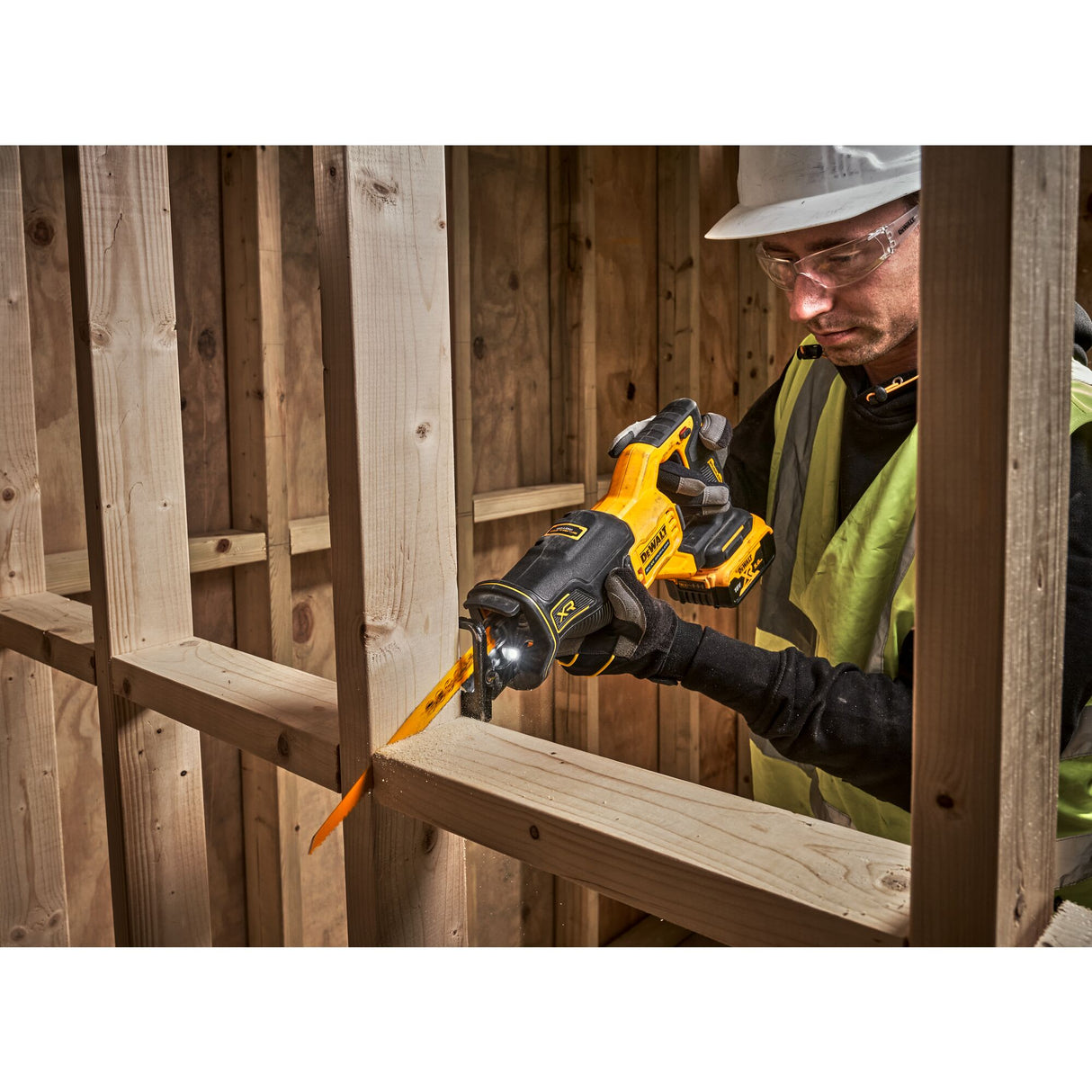 DeWALT 18V XR Brushless Cordless Reciprocating Saw 0 - 3200 spm (Skin Only)