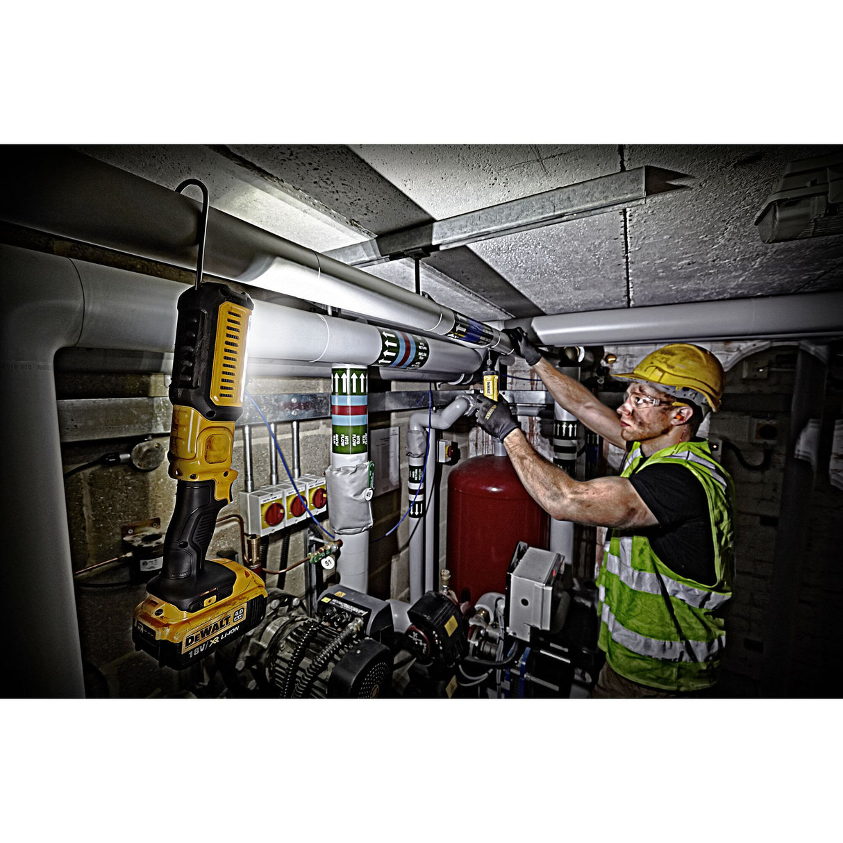 DEWALT 18V XR Handheld Cordless LED Work Light 250-500 lm