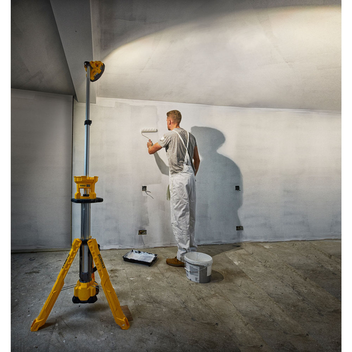 DEWALT 18V/54V XR Cordless LED Tripod Light 1000-3000 lm