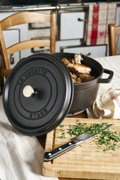 Round Cocotte - 28cm Black  - Staub