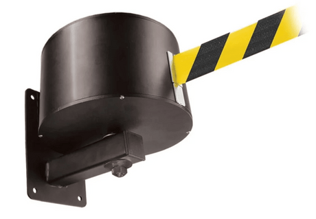 Wall-mounted retractable safety belt in black/yellow, 16.7m, ideal for crowd control and access management in various settings.