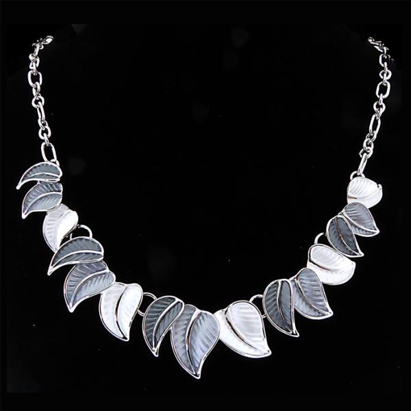 Necklace - Rhodium Plated: Leaves in Silver