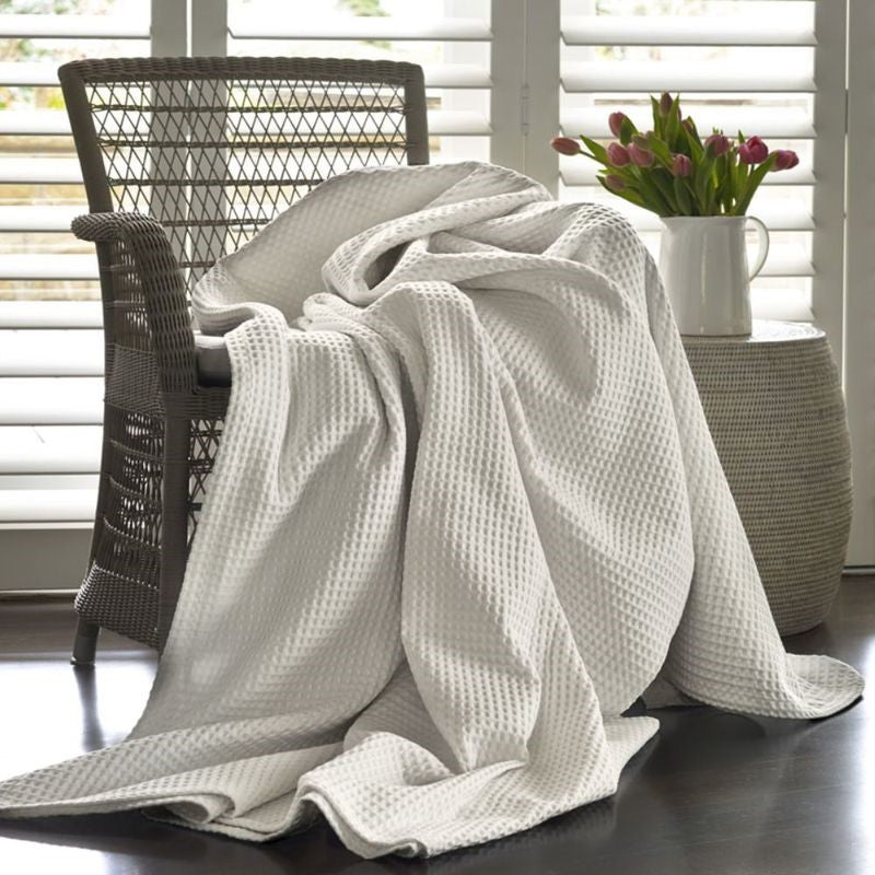 Waffle blanket in silver, 240 x 260 cm, crafted from 100% cotton, ideal for adding texture to beds or couches.