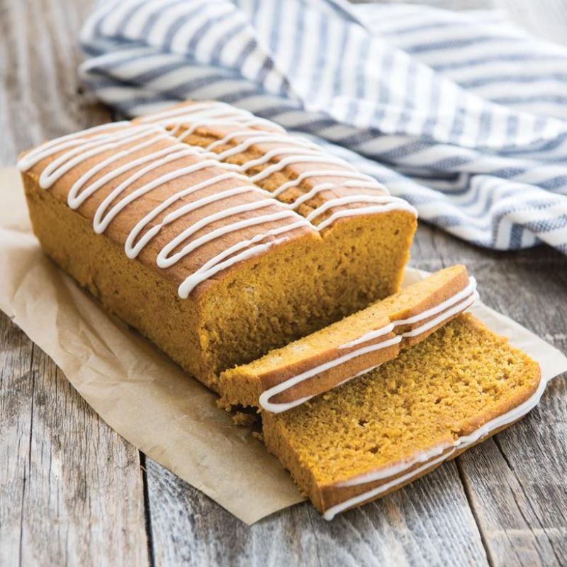 Nordic Ware Naturals® Loaf Pan for 1.5-pound loaves, ideal for bread, meatloaf, and cakes with even heat distribution.