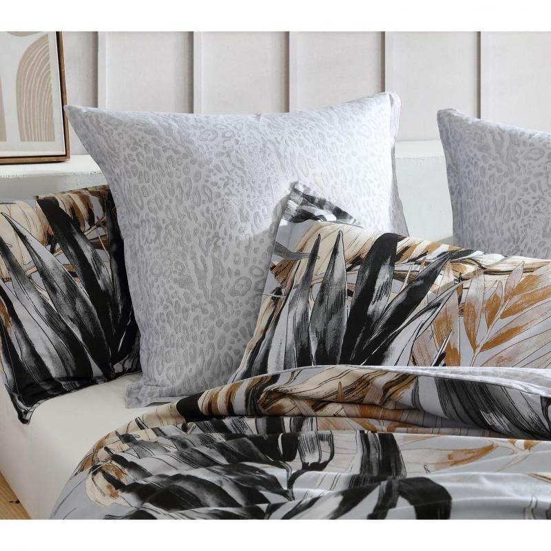 Logan & Mason Laguna Natural European Pillowcase with palm fronds and leopard pattern, 65x65 cm, cotton-polyester blend.